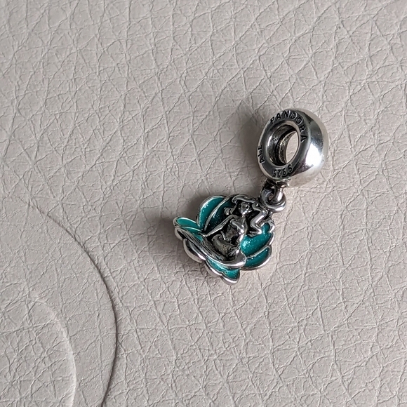 Pandora x Disney Ariel Seashell Charm - Picture 4 of 12